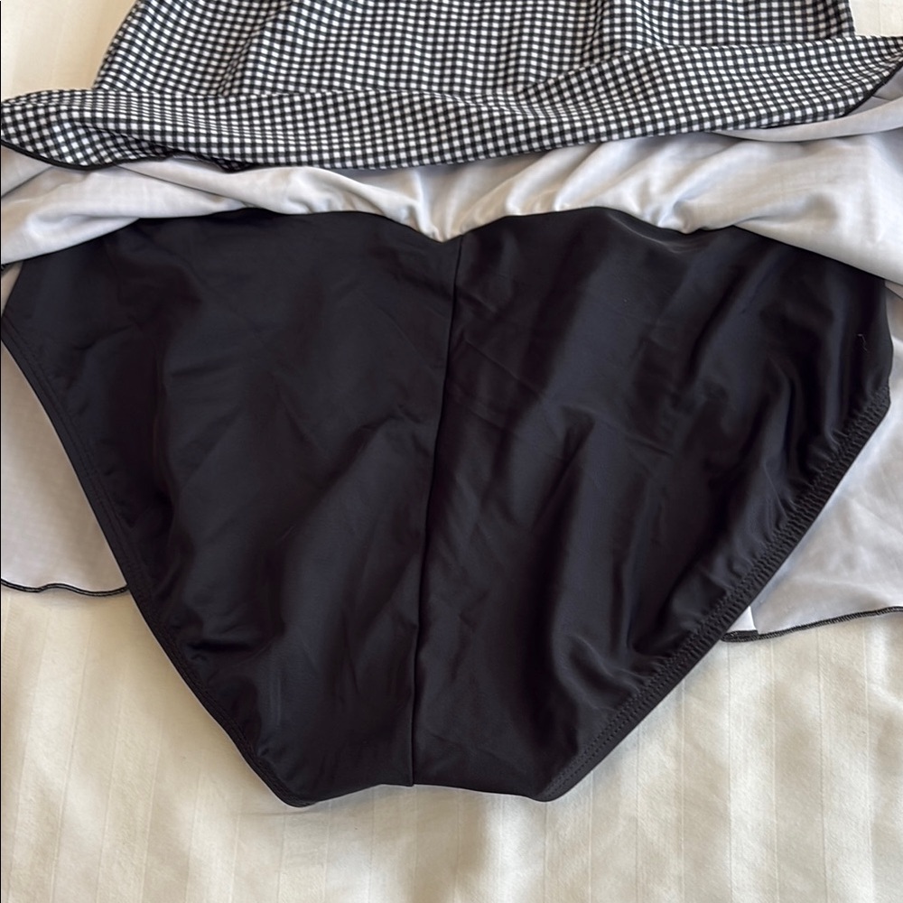 Dippin' Daisy's Black and White One Piece Swimsuit - Picture 7 of 10